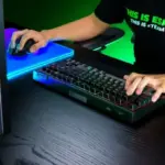 Cop – Razer BlackWidow V4 Tenkeyless HyperSpeed – Il nuovo standard per le tastiere gaming personalizzabili e wireless