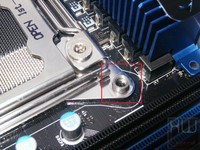 031-intel-sandy-bridge-e-dx79si-foto-filettatura-fissaggio-dissipatori