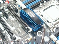 034-intel-sandy-bridge-e-dx79si-foto-dissipazione-1