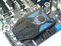 036-intel-sandy-bridge-e-dx79si-foto-dissipazione-3-particolare-dissy-x79