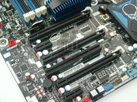 039-intel-sandy-bridge-e-dx79si-foto-slot-espansione