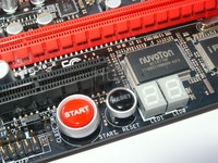 046-asus-z68-gene-z-foto-scheda-pulsanti-power-reset-debug-display