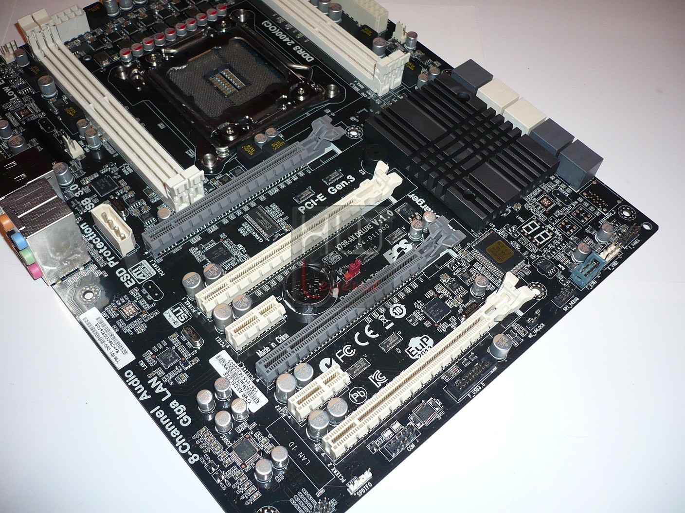 020-ECS-X79R-AX-DELUXE-foto-slot-espansione