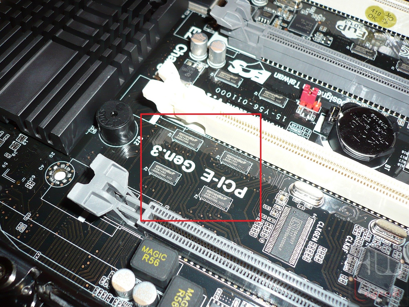 021-ECS-X79R-AX-DELUXE-foto-switch-asmedia-gen3