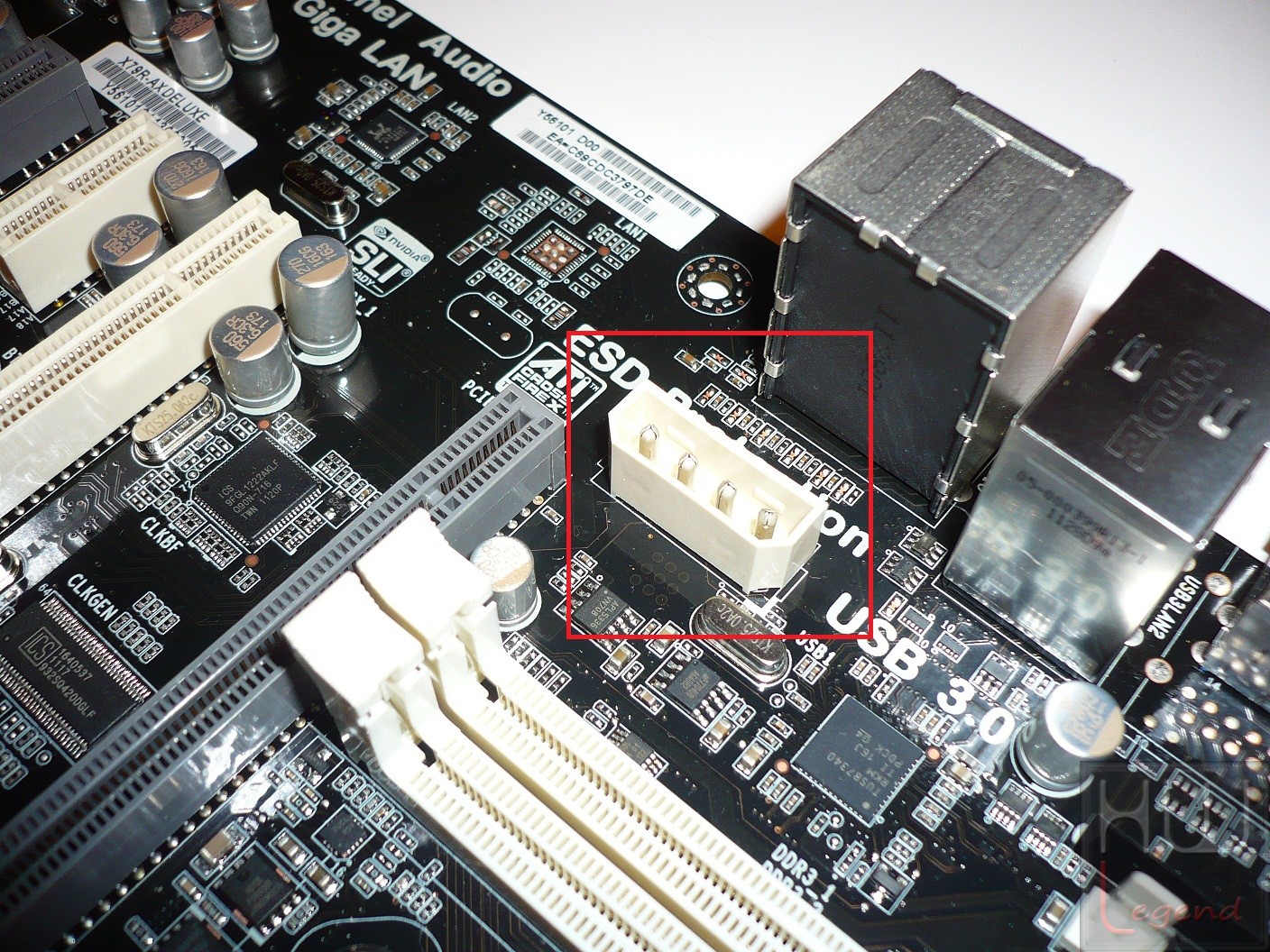 023-ECS-X79R-AX-DELUXE-foto-molex-supplementare-pcie