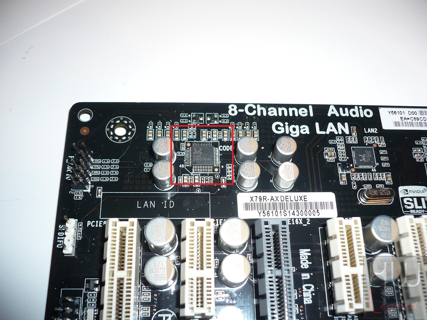 029-ECS-X79R-AX-DELUXE-foto-controller-audio