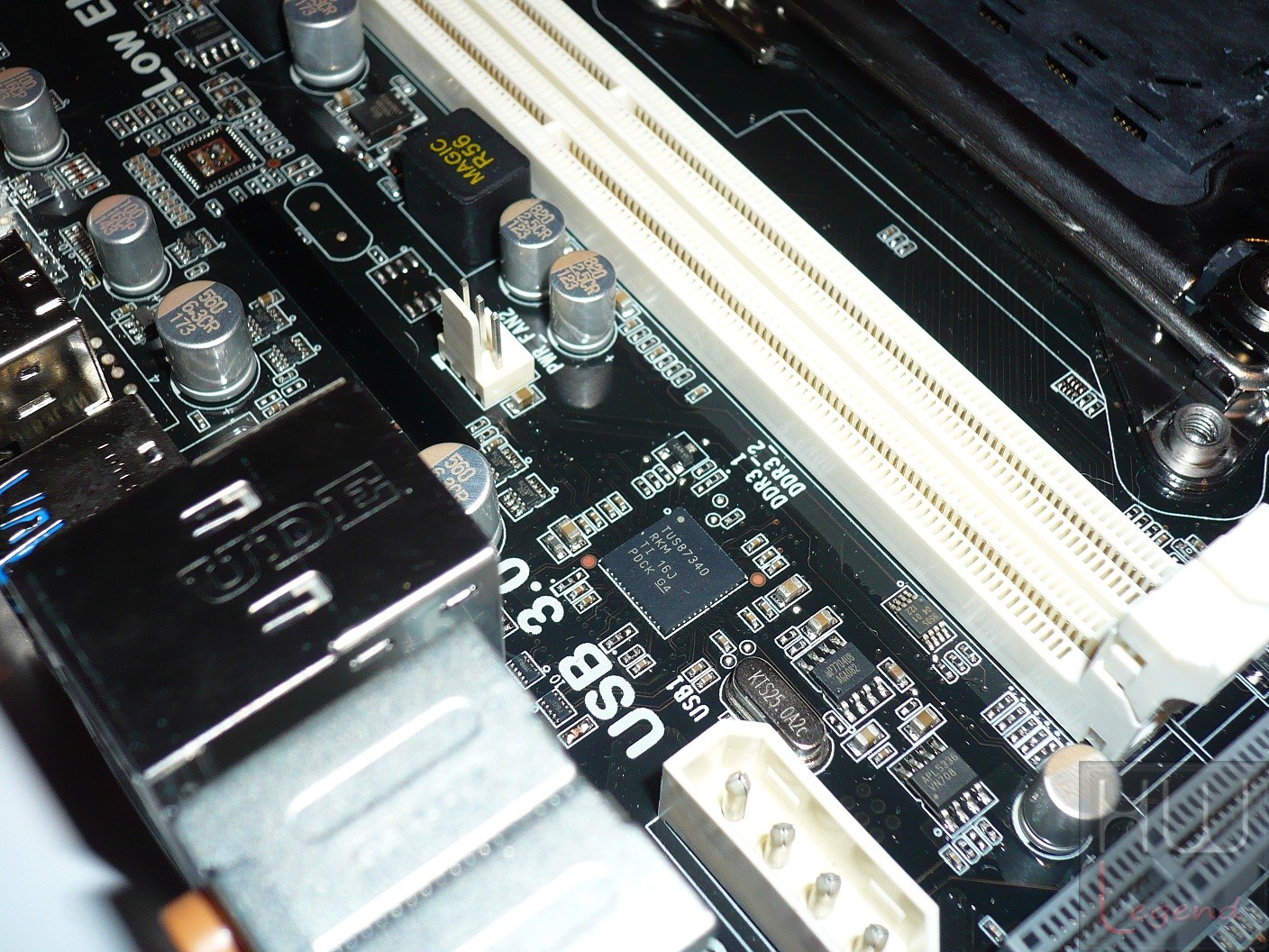 031-ECS-X79R-AX-DELUXE-foto-controller-usb3