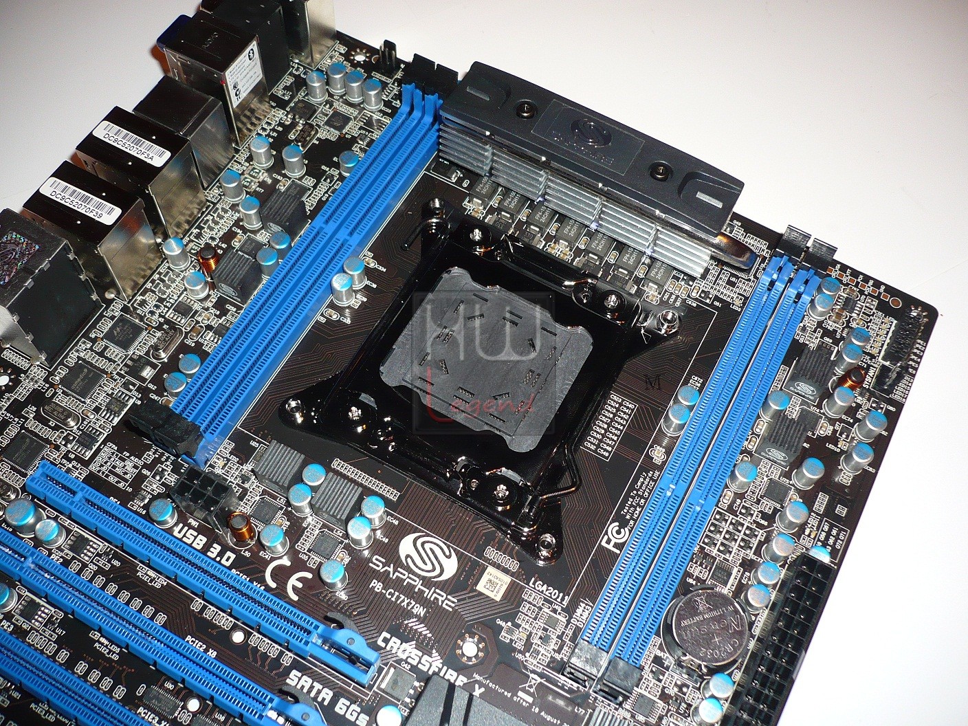 025-sapphire-x79n-foto-scheda-slot-ddr3