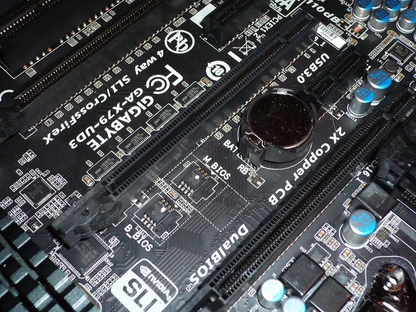 036-gigabyte-x79-ud3-foto-batteria-tampone-dual-bios