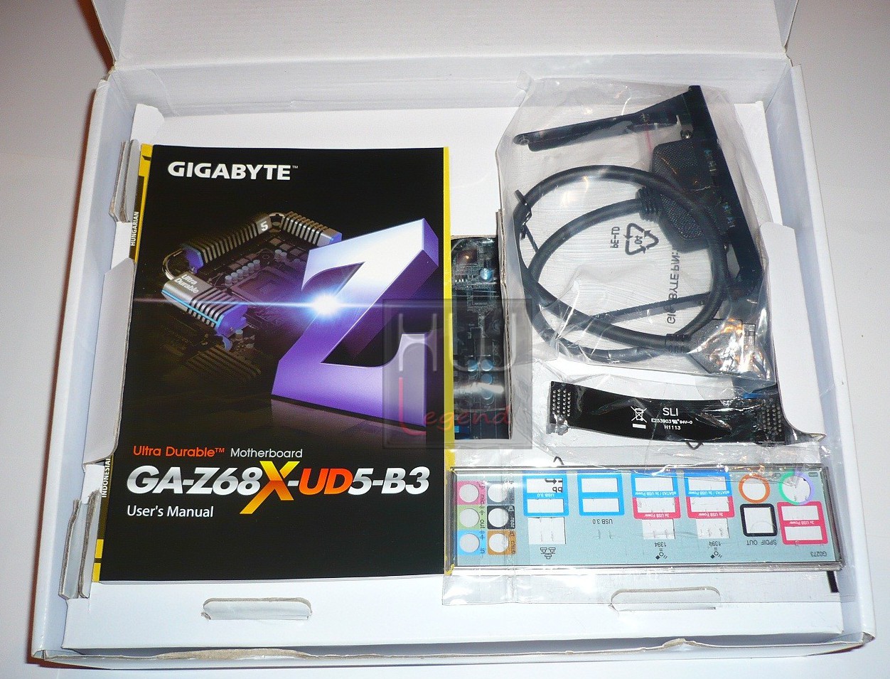 013-gigabyte-z68x-ud5-foto-confezione-contenuto