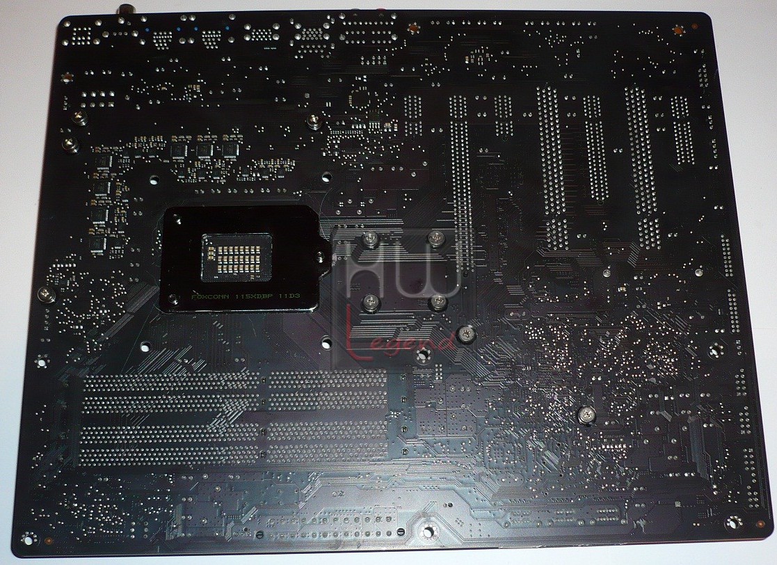 017-gigabyte-z68x-ud5-foto-scheda-retro