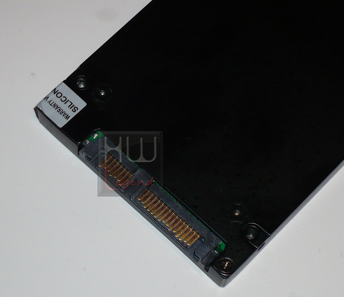 017-siliconpower-v30-ssd-foto-drive-retro-connettori