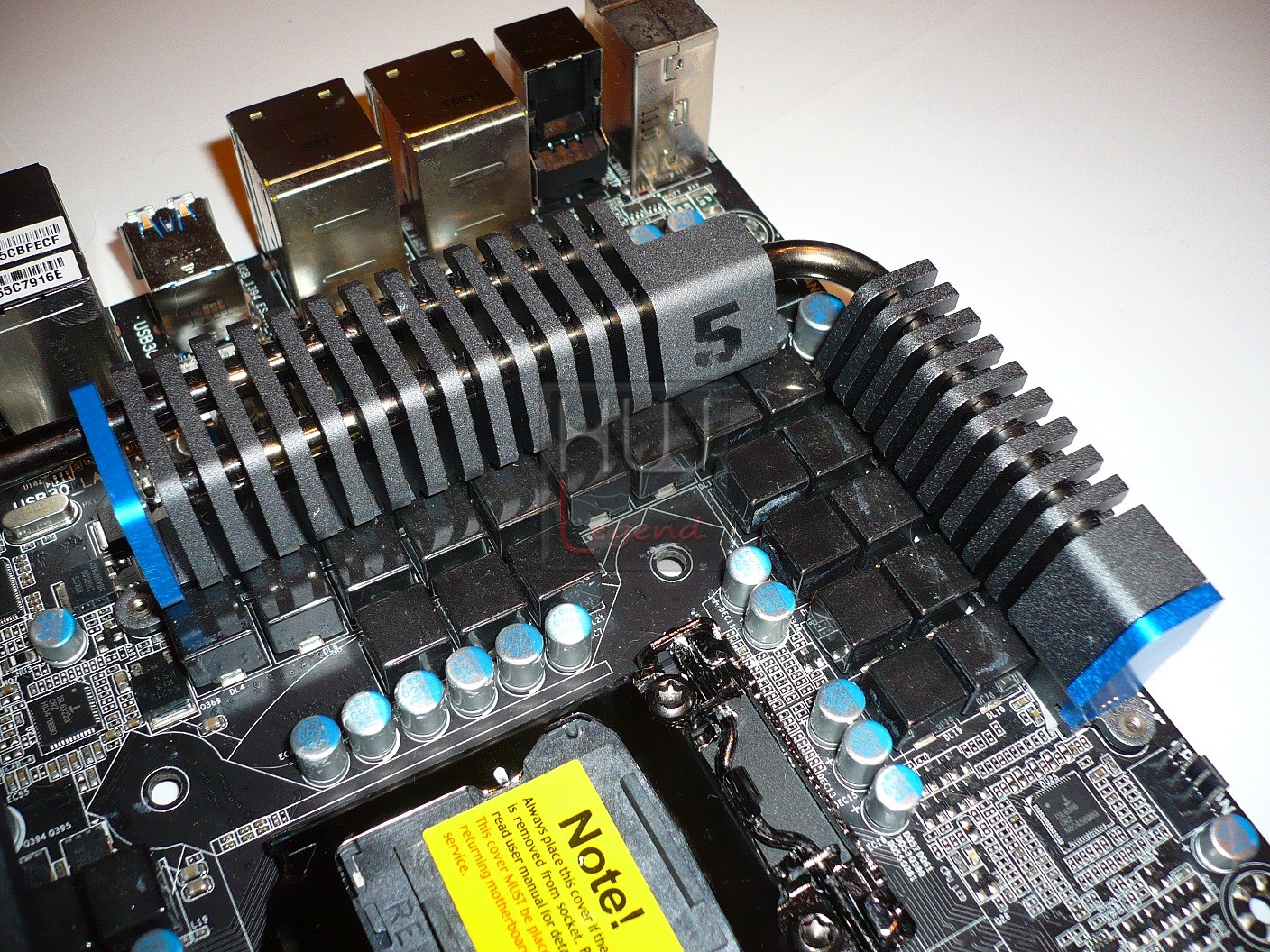 020-gigabyte-z68x-ud5-foto-scheda-circuiteria-alimentazione