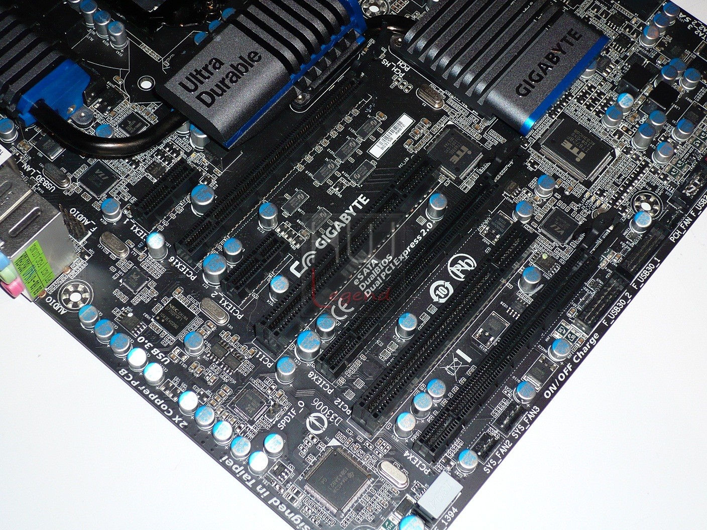 025-gigabyte-z68x-ud5-foto-scheda-slot-espansione