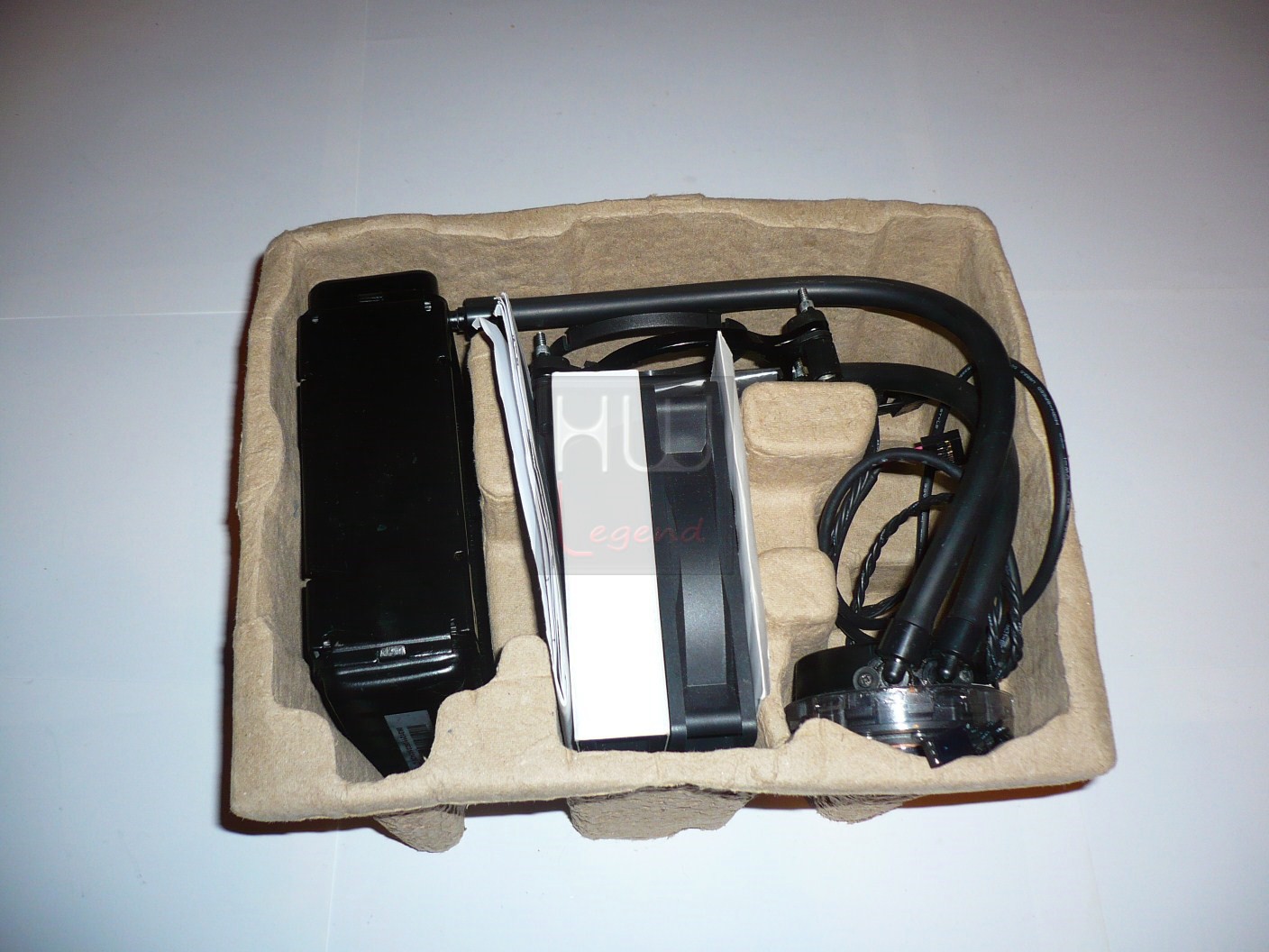 028-amd-bulldozer-fx8150-liquid-cooling-confezione-contenuto
