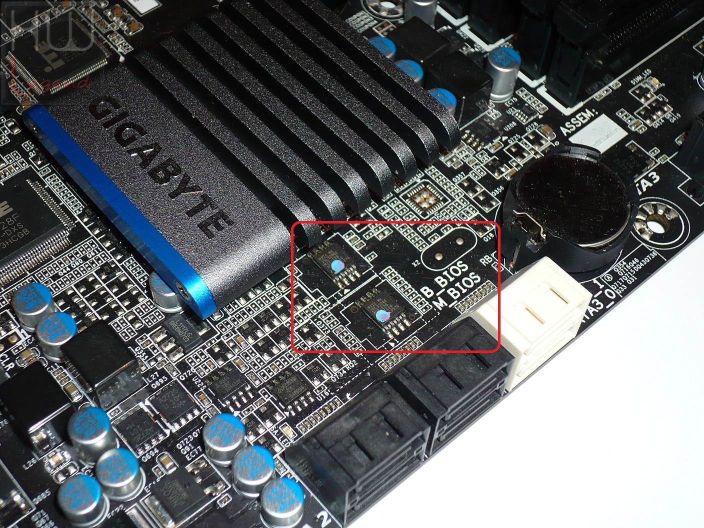029-gigabyte-z68x-ud5-foto-scheda-dual-bios