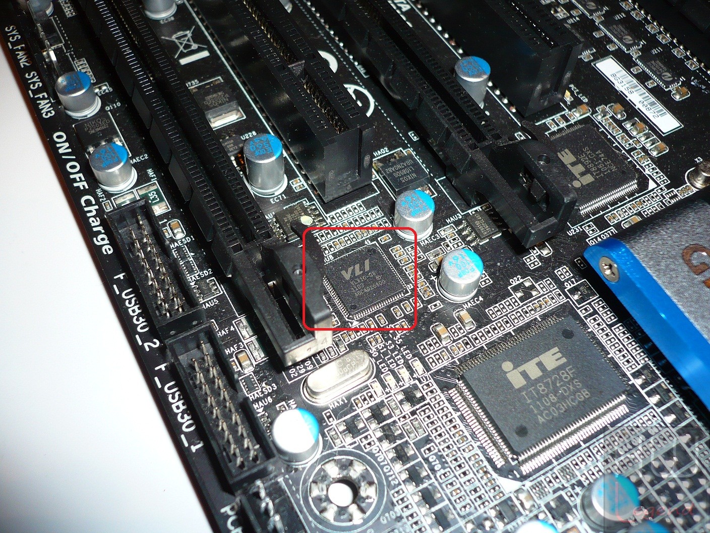 032-gigabyte-z68x-ud5-foto-scheda-chip-hub-usb3-1
