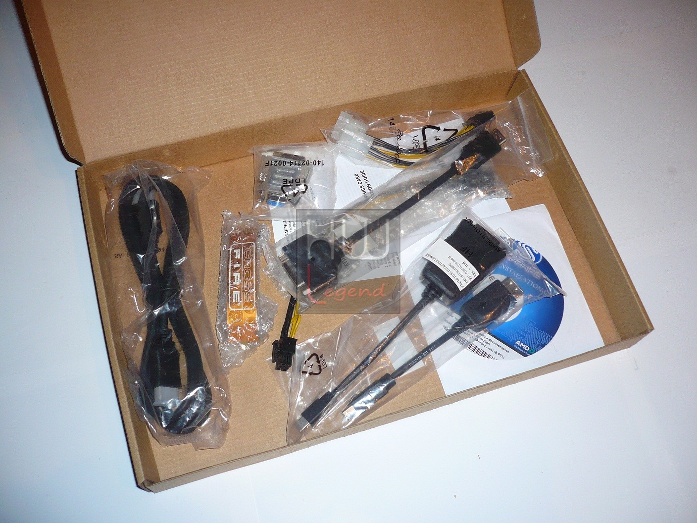 037-sapphire-hd7970-foto-confezione-interno-3