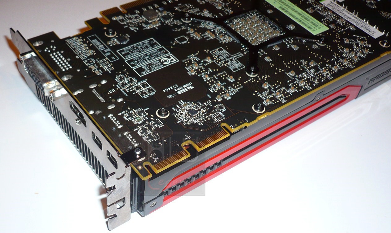 049-sapphire-hd7970-foto-connettori-crossfirex