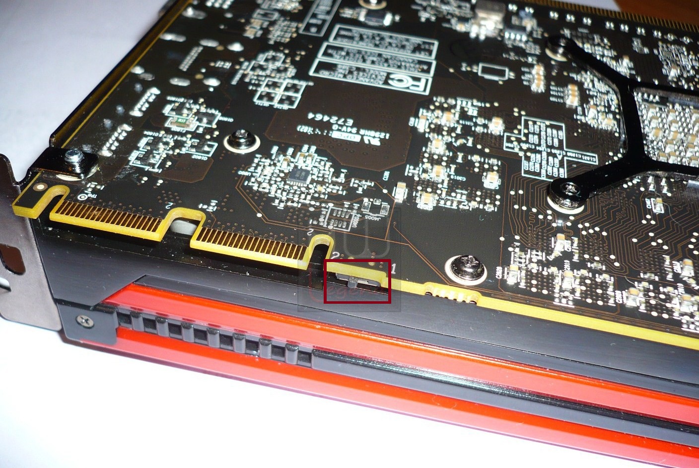 050a-sapphire-hd7970-foto-switch-bios