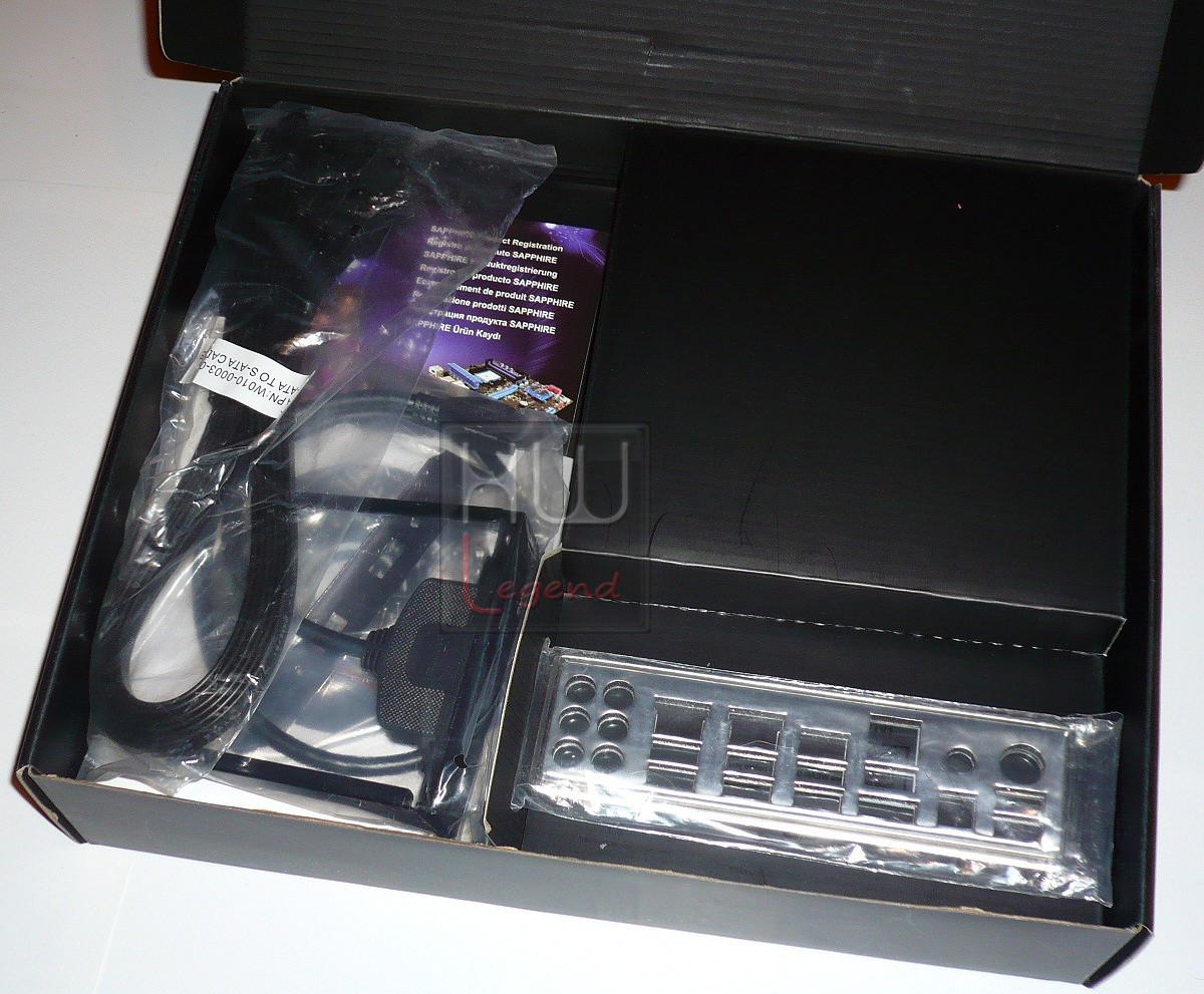 013-sapphire-pure-black-990fx-foto-confezione-contenuto-1