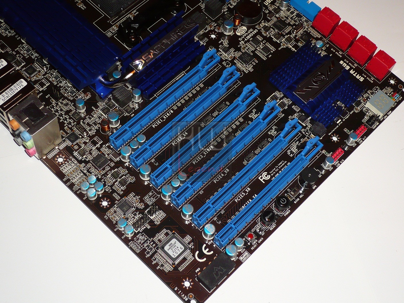 027-sapphire-pure-black-990fx-foto-scheda-slot-espansione