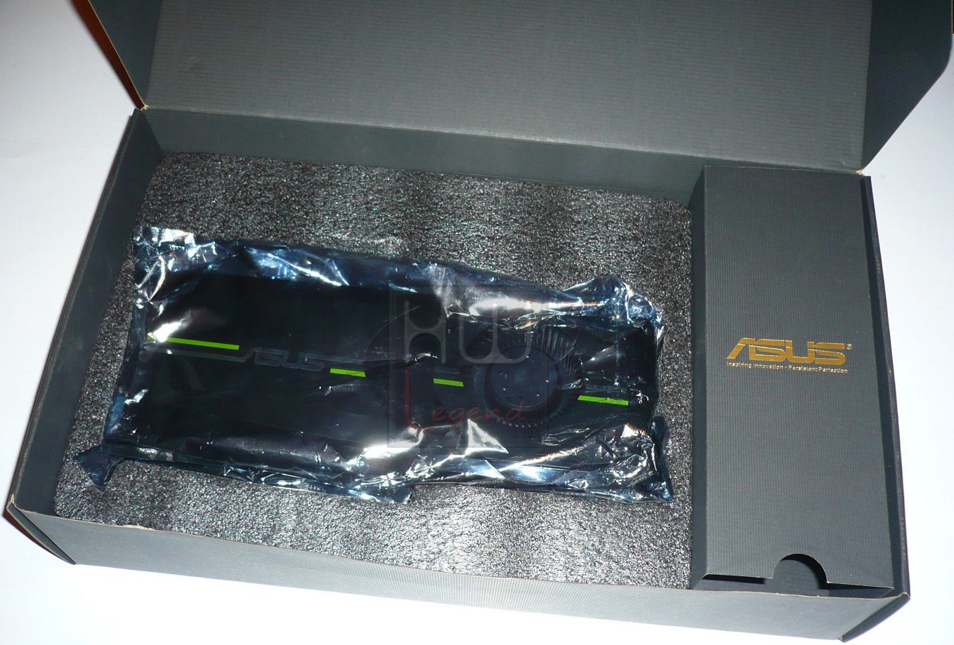 044-asus-geforce-gtx680-confezione-8