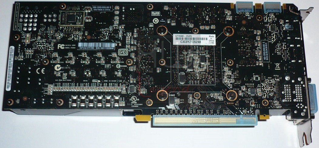 047-asus-geforce-gtx680-scheda-retro