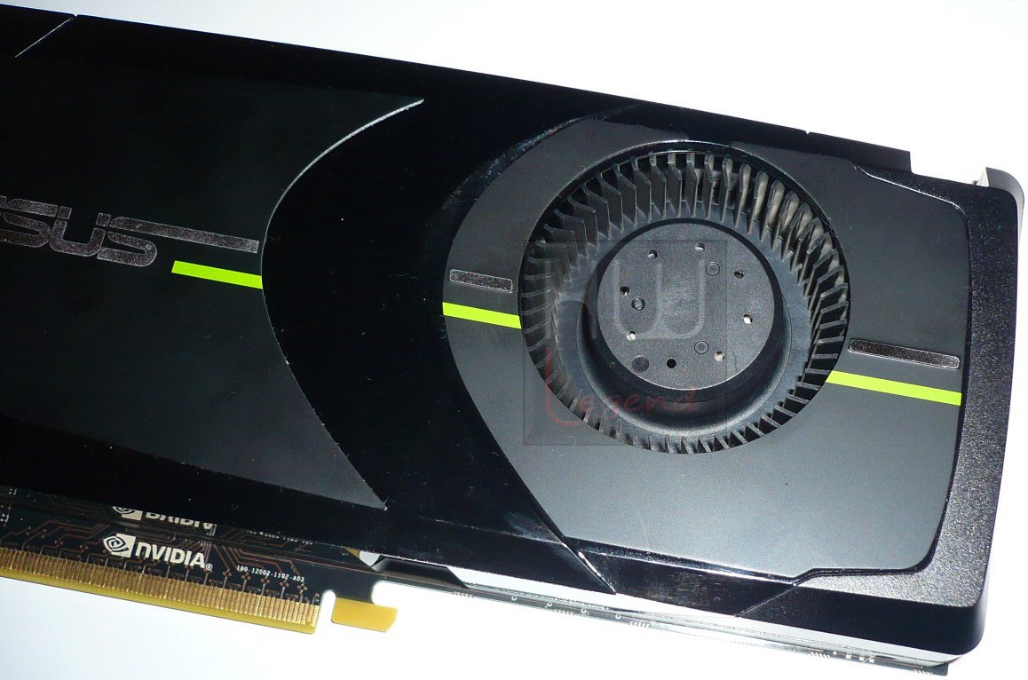 052-asus-geforce-gtx680-scheda-ventola