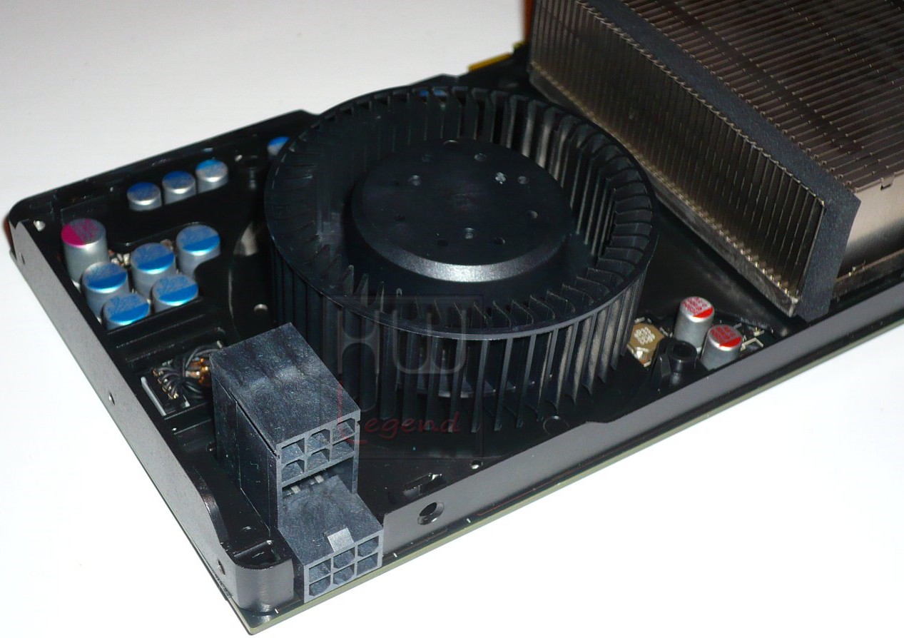 063-asus-geforce-gtx680-scheda-connettori-alimentazione