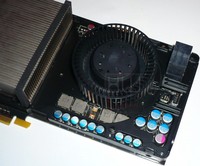 057-asus-geforce-gtx680-scheda-dettagli-dissipatore-5