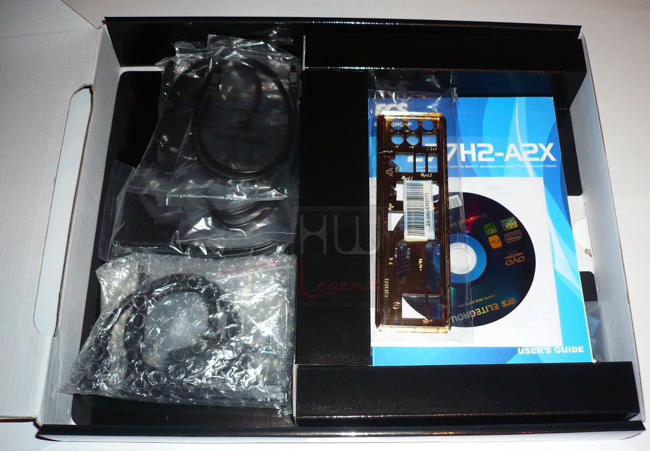 031-ecs-z77h2-a2x-foto-confezione-interno-3