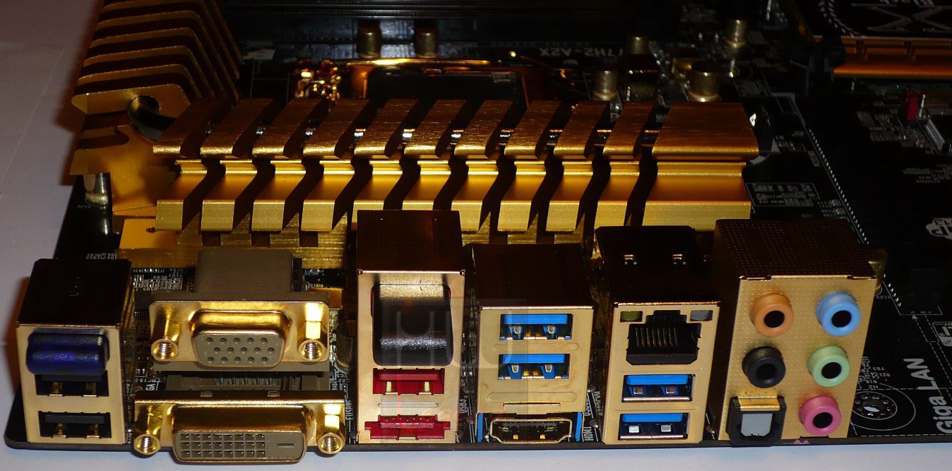 056-ecs-z77h2-a2x-foto-scheda-pannello-IO