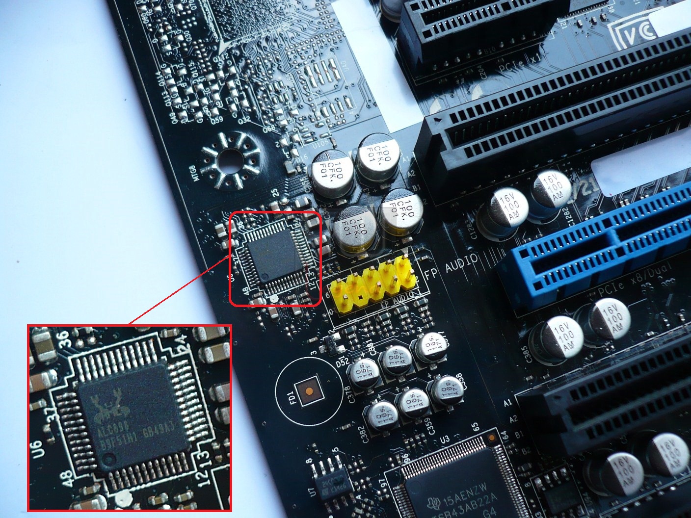 068-intel-ivy-bridge-3770k-mb-desktop-board-z77ga70K-foto-chip-audio