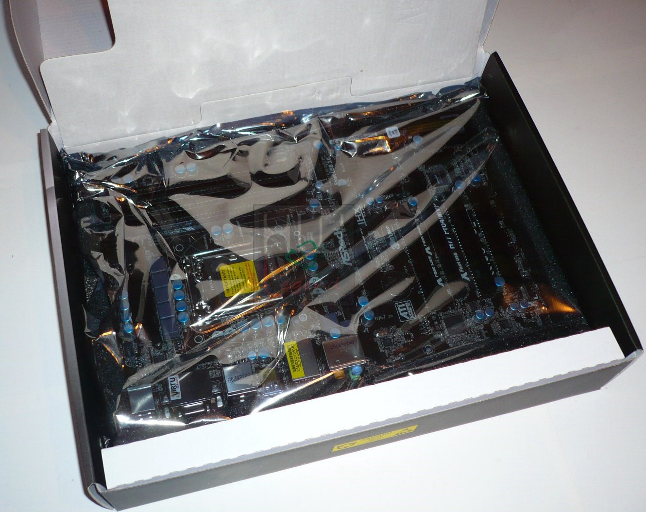 038-asrock-h77-pro4-foto-confezione-interno-1