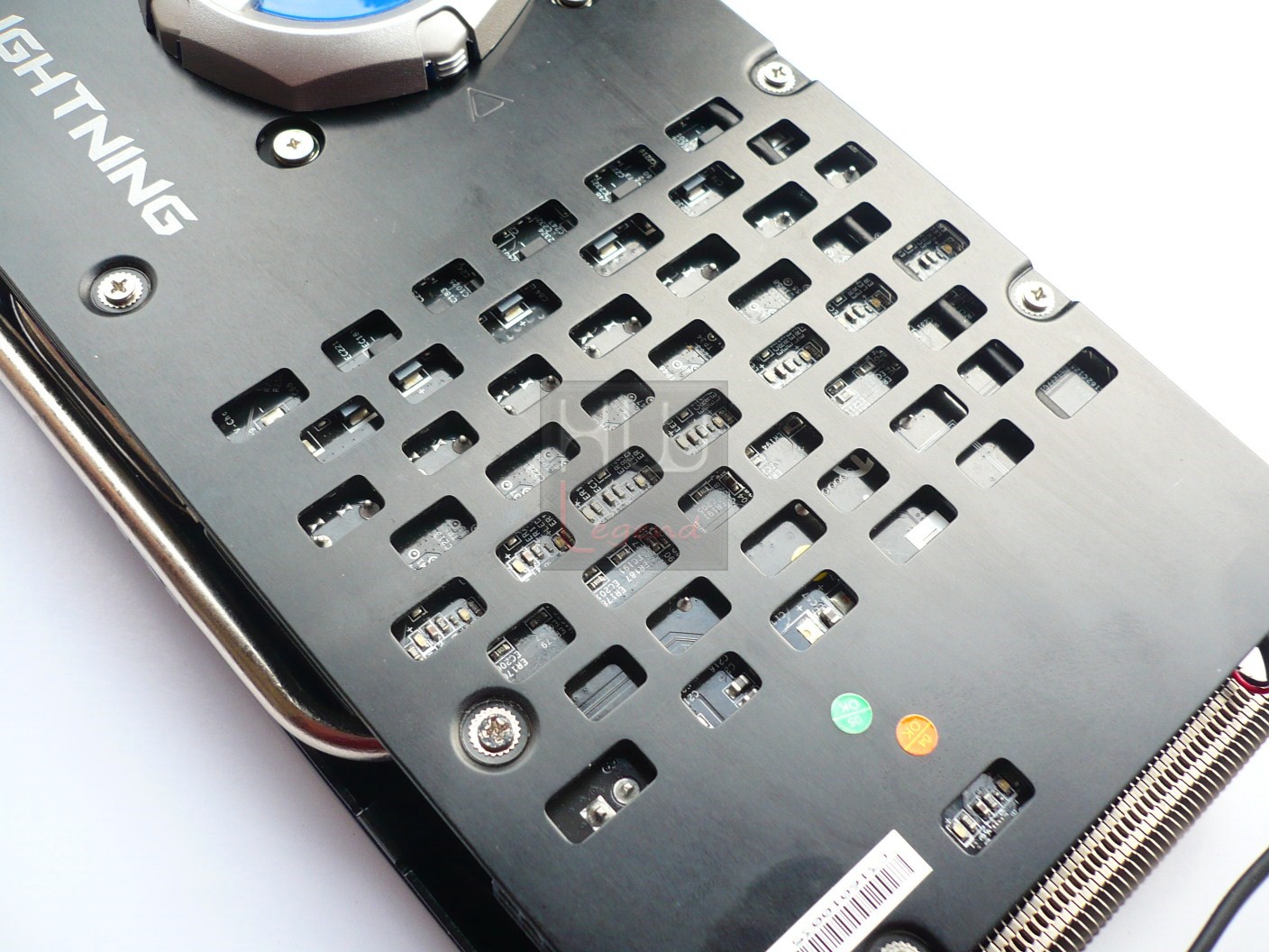 041-msi-r7970-lightning-foto-scheda-particolare-backplate