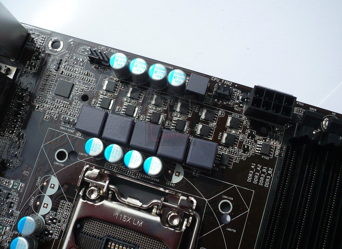 056-asrock-h77-pro4-foto-scheda-circuiteria-alimentazione