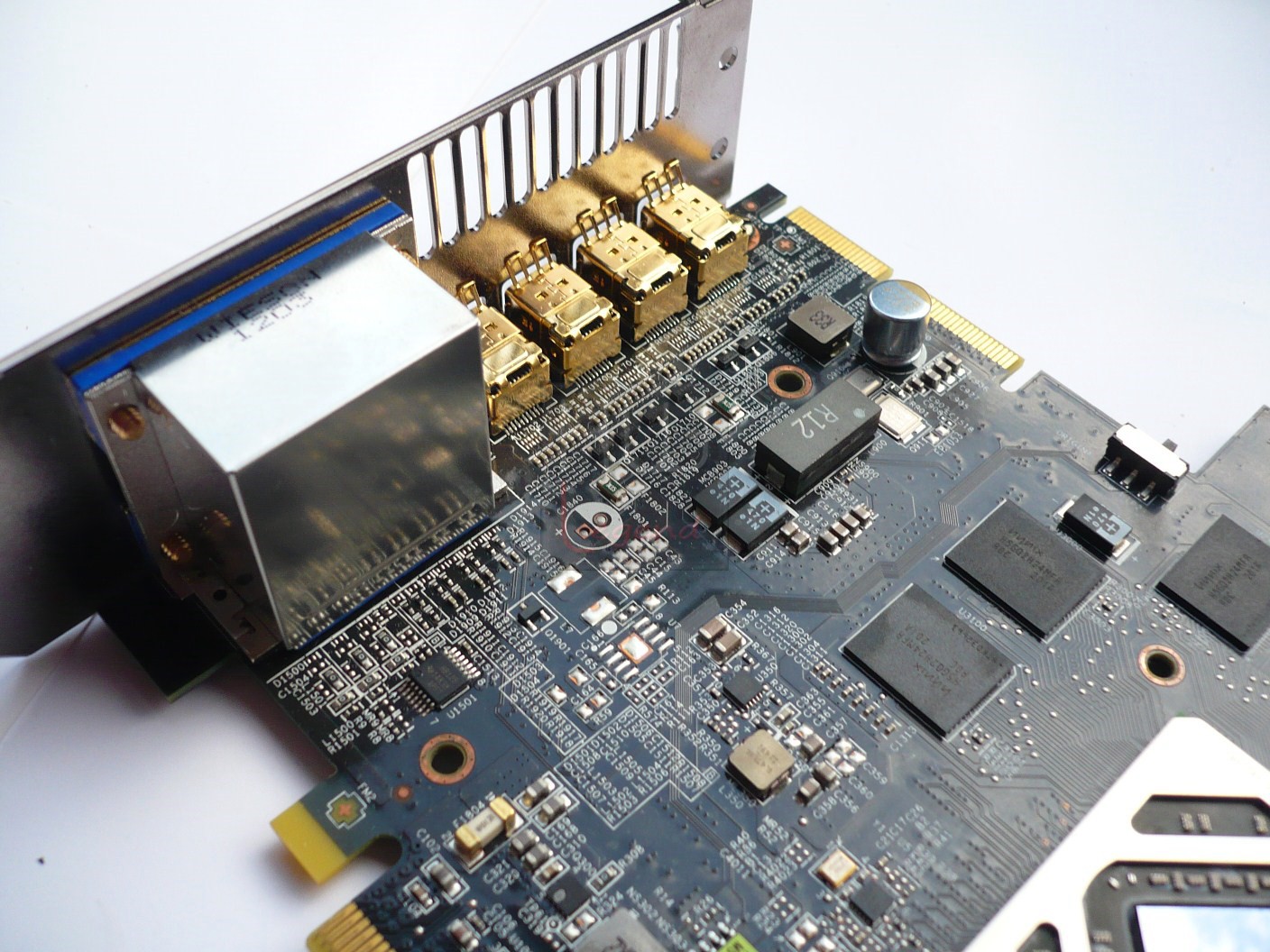 064-msi-r7970-lightning-foto-scheda-circuiteria-3