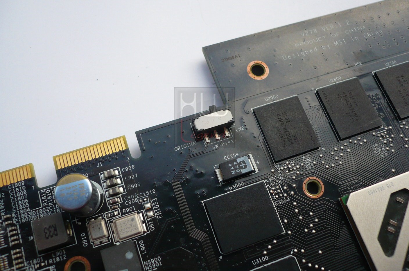 069-msi-r7970-lightning-foto-scheda-switch-bios