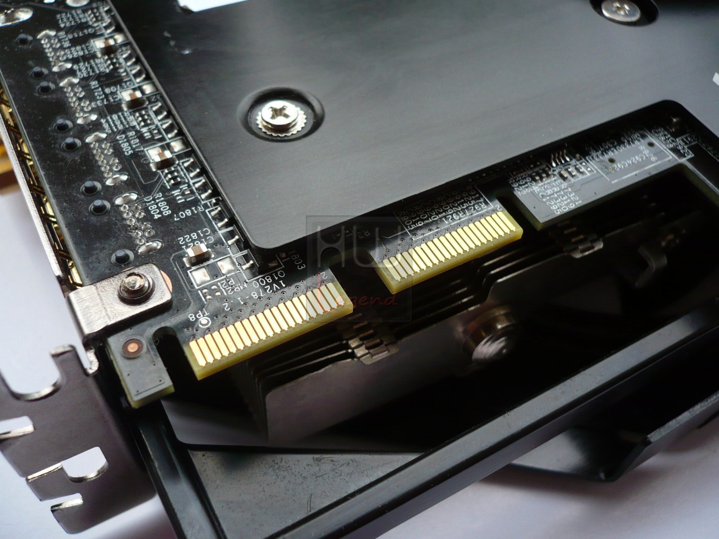070-msi-r7970-lightning-foto-scheda-conn-crossfirex