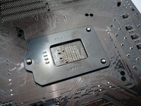 055-asrock-h77-pro4-foto-scheda-mecc-fissaggio-posteriore
