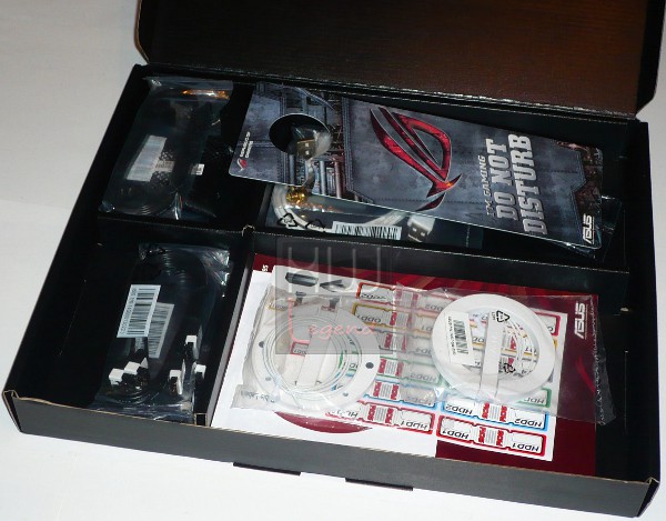 037-asus-maximus-v-formula-z77-confezione-dotazione