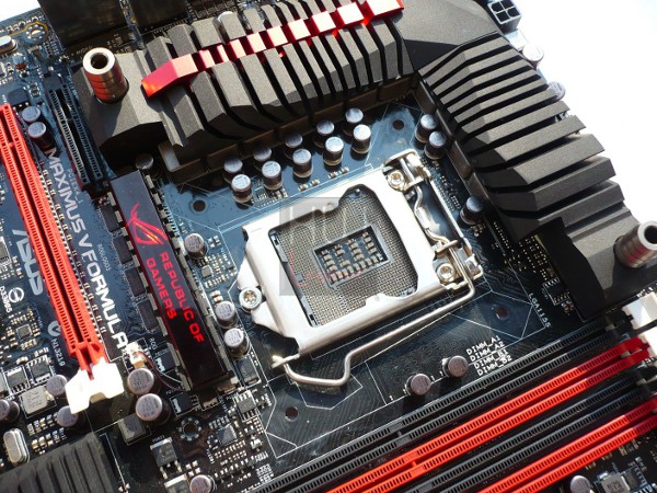 041-asus-maximus-v-formula-z77-foto-scheda-zona-socket