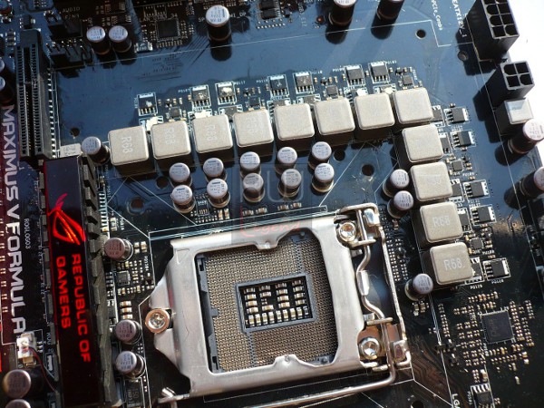 044-asus-maximus-v-formula-z77-foto-scheda-circuiteria-1
