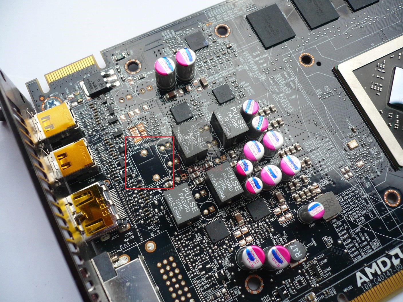 051-amd-hd7800-series-amd-foto-schede-amd-hd7850-particolare-circuiteria