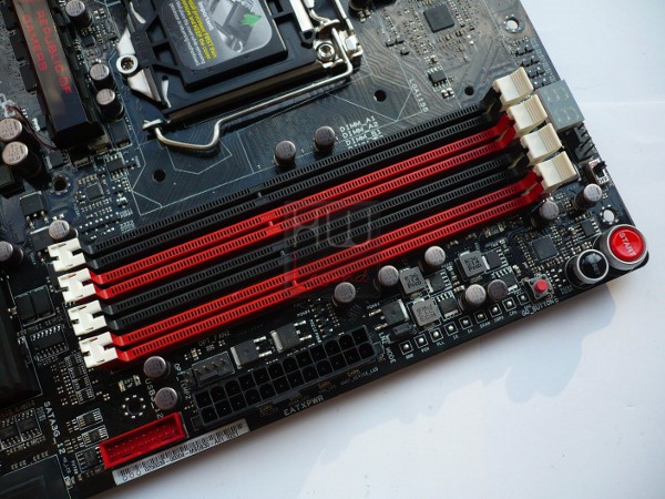 052-asus-maximus-v-formula-z77-foto-scheda-slot-ddr3