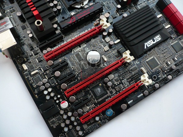 056-asus-maximus-v-formula-z77-foto-scheda-slot-espansione
