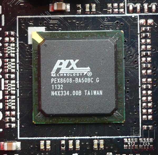 064-asus-maximus-v-formula-z77-foto-scheda-bridge-plx