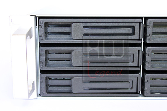 synology_rs3412xs_nas_particolare_1