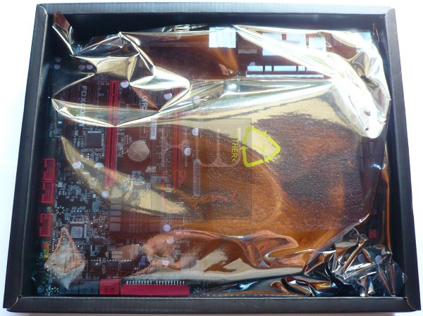 012-foxconn-rattler-p67-foto-confezione-busta-mobo